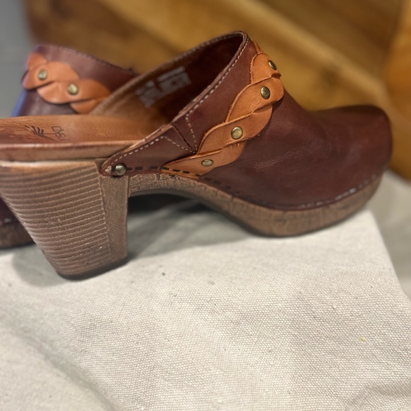 DANSKO  Rach Leather Clog Brown with braided trim. Very comfortable! - Picture 3 of 14